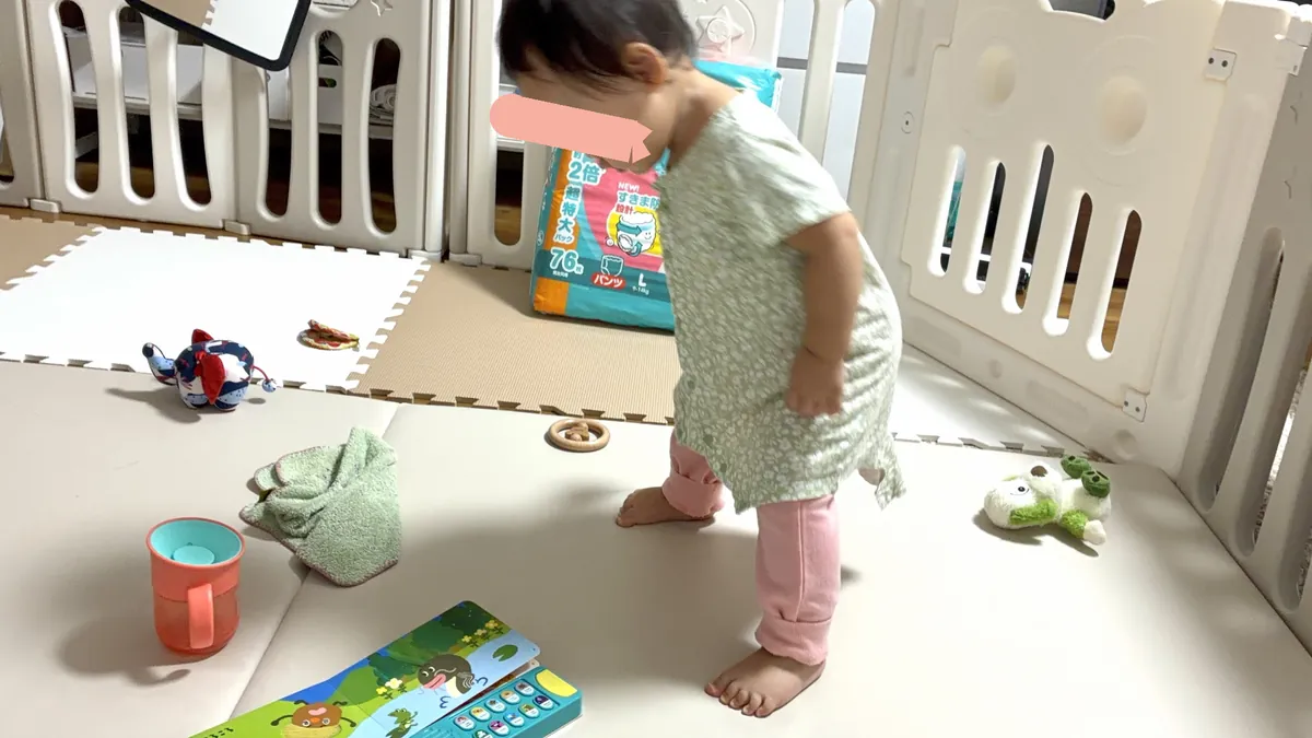 お辞儀のあと下を向く七夕ちゃん