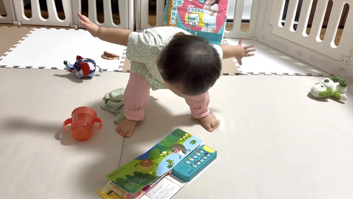 両手を広げてお辞儀する七夕ちゃん