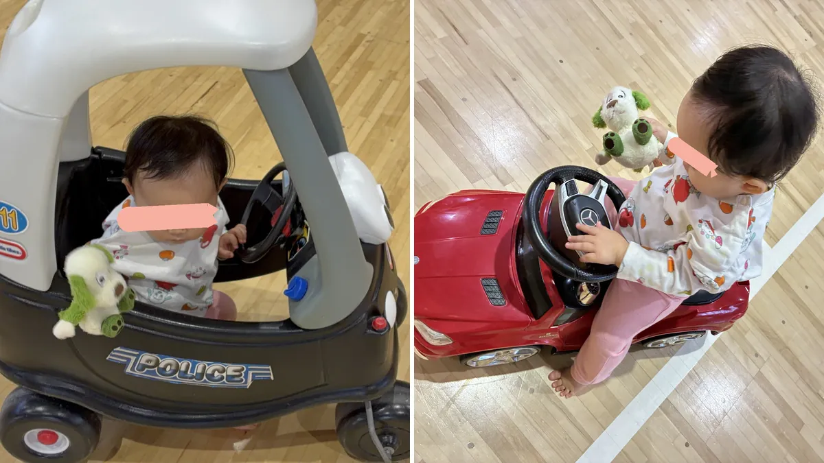 おもちゃのパトカーと赤い車に乗る七夕ちゃん