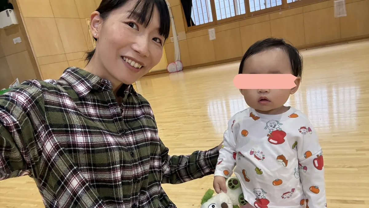 まちぴょんの体育館で七夕ちゃんとツーショット