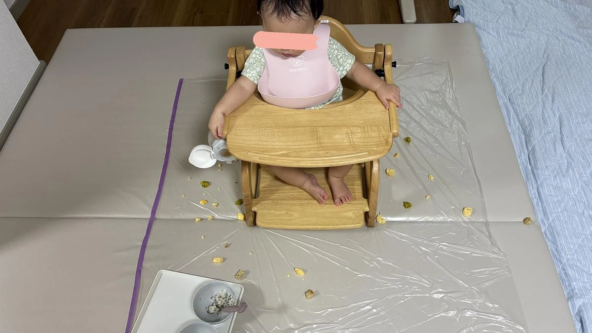 食べ終わるころのフィルムの上の食べこぼし
