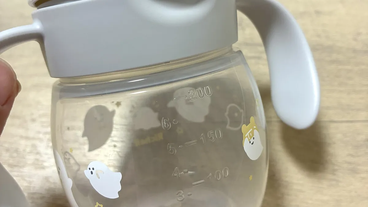 目盛りがついたリッチェルのマグ