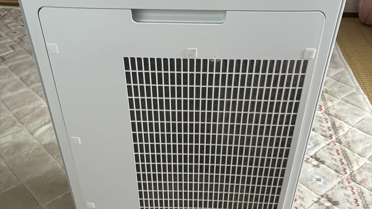 KI-TX75の後ろパネル 月1回掃除機でホコリを吸い取る